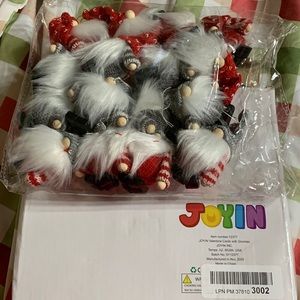 NEW! In box set of 16 gnomes